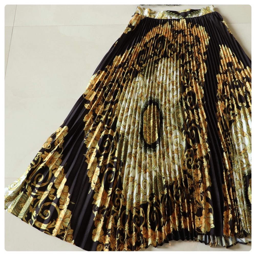 Versace Barocco Silk Skirt Set - Picture 9 of 12